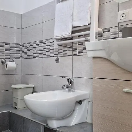 B&B Diaz Station 3*